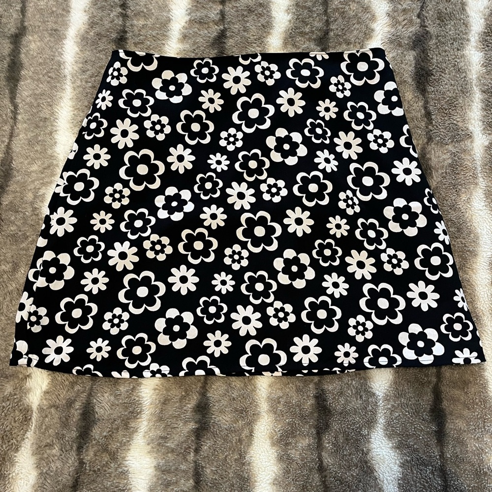 Hollister Black and White Floral Mini Skirt
